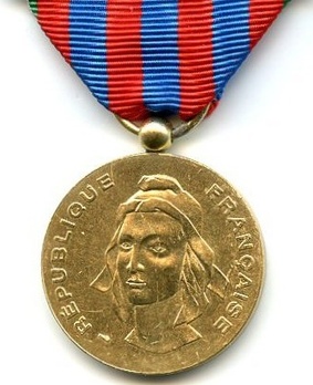 Bronze Medal (with ring suspension) Obverse