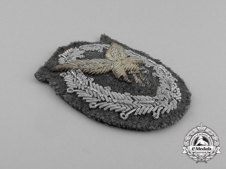 Radio Operator & Air Gunner Badge, in Cloth (in bullion) Obverse