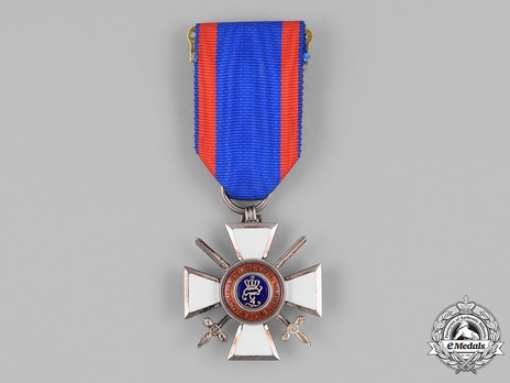 House Order of Duke Peter Friedrich Ludwig, Military Division, II Class Knight Obverse