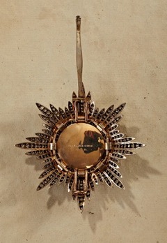 Order of the Crown, Civil Division, Type II, I Class Breast Star (with diamonds) Reverse