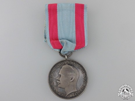General Honour Decoration, Type III (for bravery, in silver) Obverse