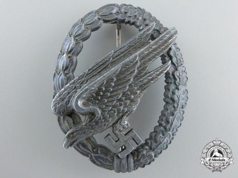 Luftwaffe Paratrooper Badge, by Berg & Nolte (in zinc) Obverse