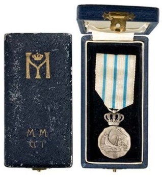 II Class Medal (for Navigation Personnel) Case of Issue (by Monetaria Nationala) Exterior and Interior