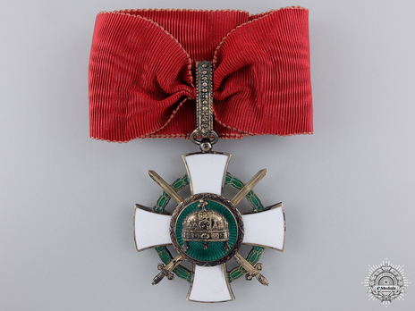 Order of the Holy Crown, Commander, Military Division (with War Decoration) Obverse