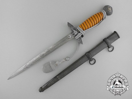 Luftwaffe Alcoso-made Double-Etched 2nd pattern Dagger Obverse with Scabbard