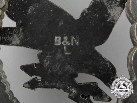 Radio Operator & Air Gunner Badge, by Berg & Nolte Detail