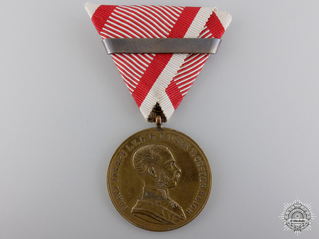 Type VIII, Gold Medal (with ring suspension, second award clasp) Obverse