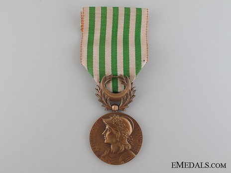 Bronze Medal (stamped "GEORGES LEMAIRE" "E M LINDAUER") Obverse