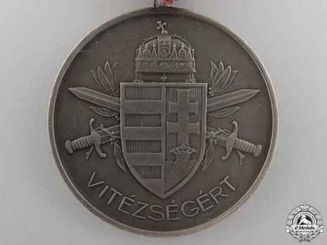 Bravery Medal, Silver Medal Obverse