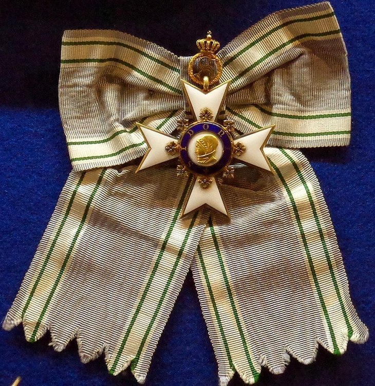 800px order of sidonia badge1 %28saxony%29   tallinn museum of orders