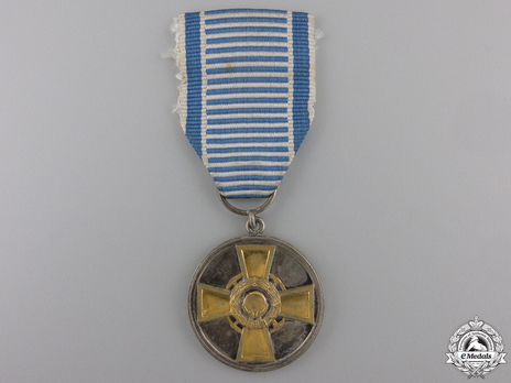 Cross of Merit of Physical Education and Sports, Silver Medal with Gold Cross Obverse