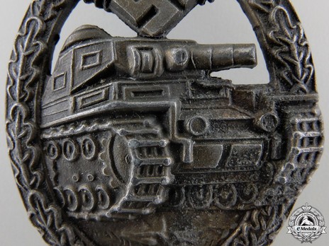 Panzer Assault Badge, in Bronze, by Unknown Maker: EWE Detail
