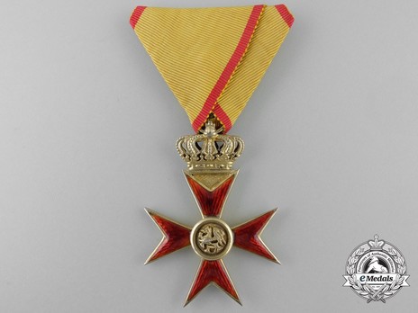 Order of the Griffin, Civil Division, Knight's Cross (with crown) Obverse