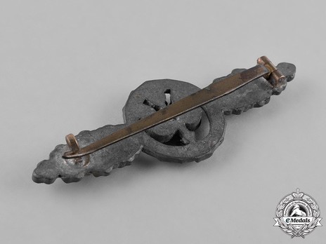 Long-Range Day Fighter Clasp, in Bronze Reverse