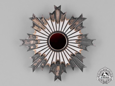 Order of the Rising Sun, I Class Breast Star Obverse