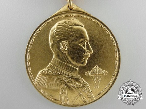 Colonial Medal (for soldiers of European descent, in bronze gilt) Obverse