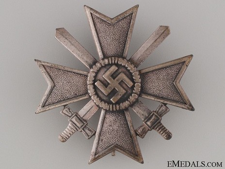 War Merit Cross I Class with Swords, by Klein & Quenzer (65, tombac) Obverse