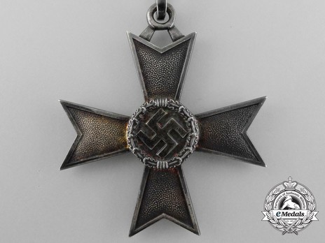 Knight's Cross of the War Merit Cross without Swords, by Deschler (unmarked) Obverse