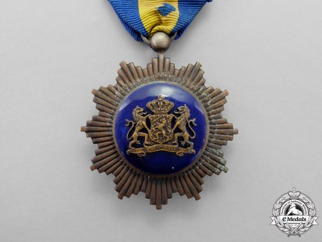 Star of Loyalty and Merit, Obverse 