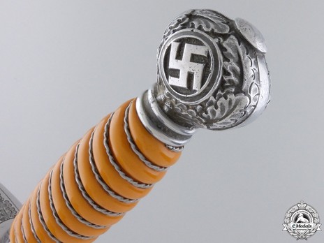 Luftwaffe Stöcker & Co.-made 2nd pattern Dagger Pommel Detail