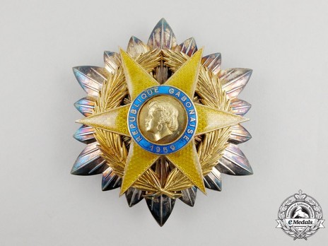 Order of the Equatorial Star, Grand Cross Breast Star Obverse