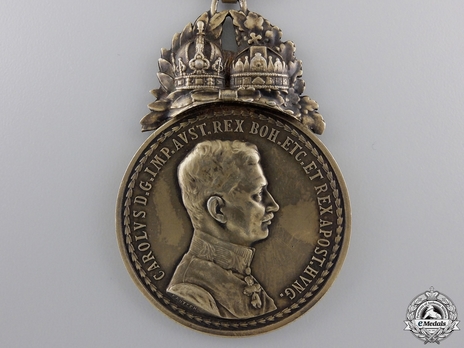 Military Merit Medal "Signum Laudis", Karl I, Large Gold Medal (Military Ribbon)