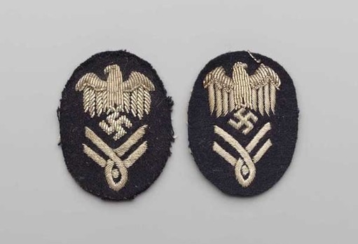 Kriegsmarine Officials' Elevated Career Administrative Insignia Obverse