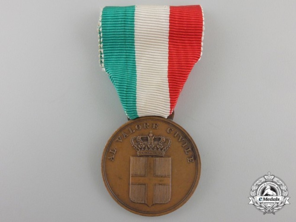 An italian medal 55d1dae97a59e2