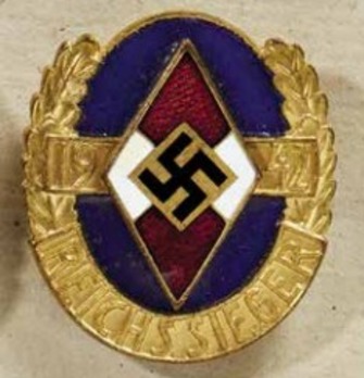 HJ Championship Badge, in Gold (Reichssieger 1942) Obverse