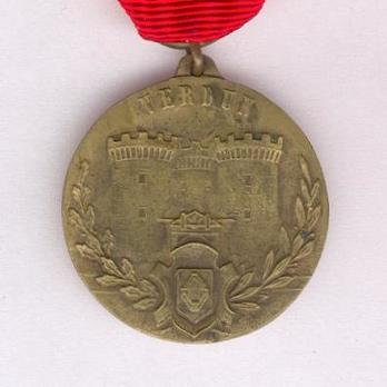 Bronze Medal (with "VERDUN 21 FEVRIER 1916" clasp, stamped "A. AGUIER") Reverse