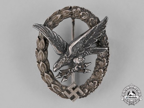Radio Operator & Air Gunner Badge, by C. E. Juncker (in tombac) Obverse