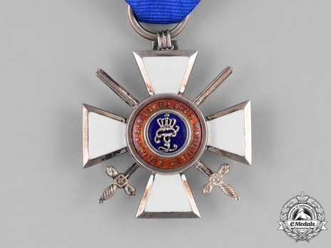 House Order of Duke Peter Friedrich Ludwig, Military Division, II Class Knight Obverse