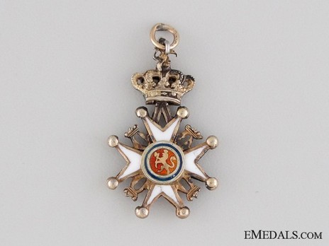 Miniature Order of St. Olav, Knight II Class, Civil Division Obverse