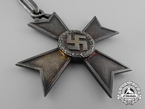 Knight's Cross of the War Merit Cross without Swords, by Deschler (unmarked) Obverse