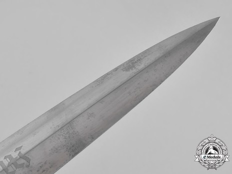 Allgemeine SS M36 Personalised Chained Service Dagger Blade Tip Detail