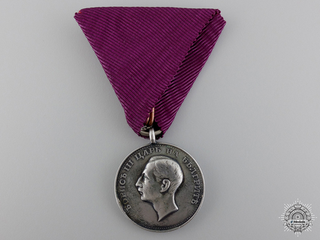 Medal for Merit, Type III, in Silver Obverse
