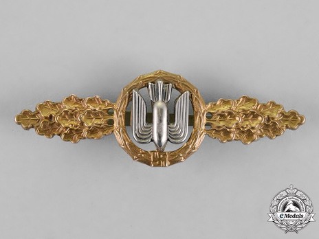 Bomber Clasp, in Gold (in tombac) Obverse