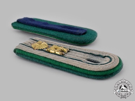 German Army Administrative Oberleutnant Shoulder Boards