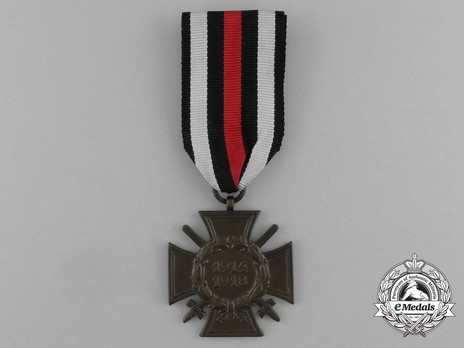 Honour Cross of the World War 1914/1918 (for front line combatants) Obverse