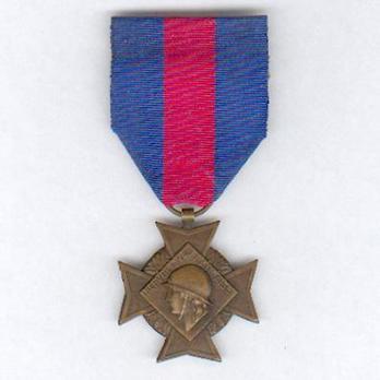Bronze Cross (Army, stamped "M DELANNOY") Obverse