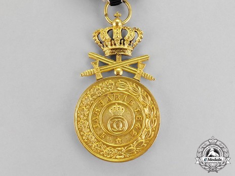 Order of the Royal House, Type II, Military Division, I Class Gold Medal Reverse