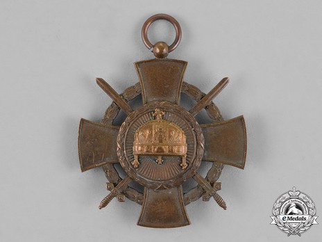Order of the Holy Crown, Bronze Cross, Military Division Obverse