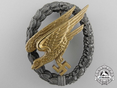 Luftwaffe Paratrooper Badge, by Gebrüder Wegerhoff (black wreath) Obverse