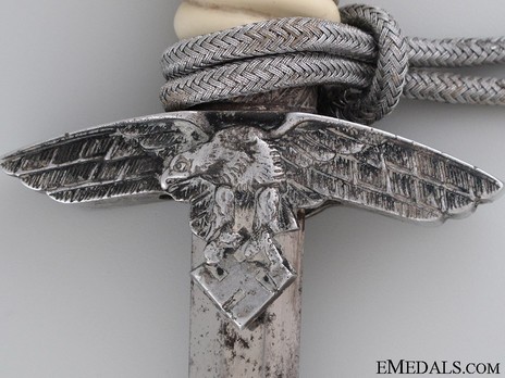 Luftwaffe Ernst Pack & Söhne-made 2nd pattern Dagger Obverse Crossguard Detail