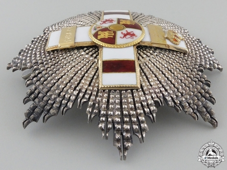 2nd Class Breast Star (white distinction pension) (with Royal Crown) Obverse