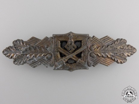 Close Combat Clasp, in Bronze, by Funcke & Brüninghaus Obverse