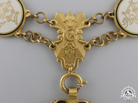 National Order of Merit, Amid Collar Obverse Detail