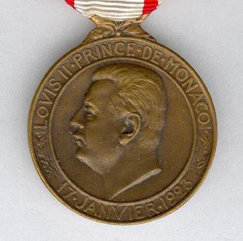 II Class Medal (for 20 Years, 1924-2007) Obverse