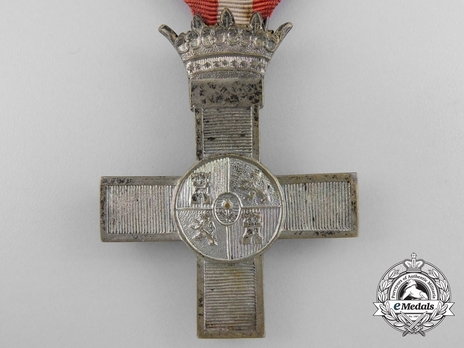 Silver Medal (red distinction with Imperial Crown) Obverse