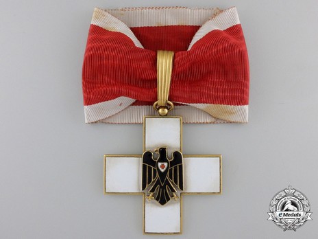 Cross of Honour of the German Red Cross, Type II, I Class Obverse